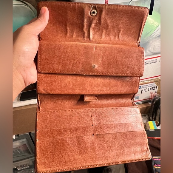 TLC LV International Wallet MI371 - Picture 2 of 3